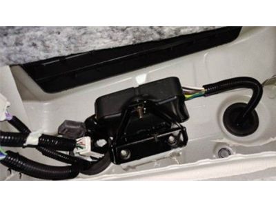 Toyota Sienna Tow Hitch Converter Assembly. Towing Wire Harnesses and Adapters. PK960-08B03