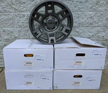 Toyota 17" TRD Cast Aluminum Wheel - Gloss Gunmetal Gray PTR20-35110-G4