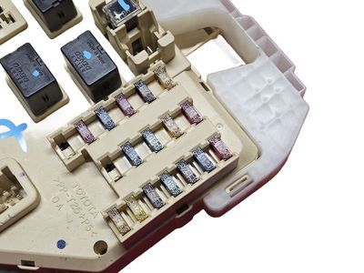 2003 Toyota Prius Fuse Box - 82730-47020