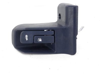 Toyota 64640-17020-04 Opener Assembly, Luggage Door Lock 64640-17020-04 Toyota Opener Assembly, Luggage Door Lock Product Photo 1 of 8